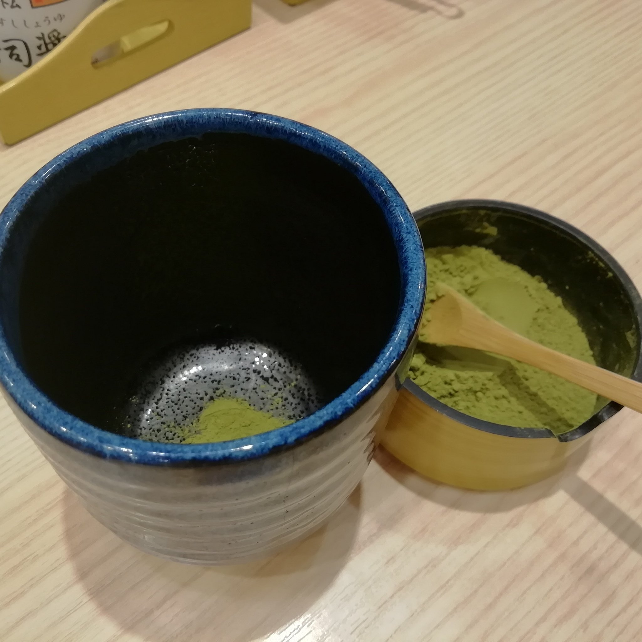Y G 読み わいじー なまえ ごとうゆうき 回転寿司とかにある 粉末 お茶 を煎れる事が無くペットボトルと粉末す知らなかったら お茶の葉を知ることもないし 急須でお茶も煎れれないのもしょうがない 回転寿司 お茶 回転寿司 のお茶 回転寿司茶