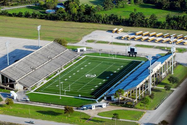 High School Football Stadiums tweet media