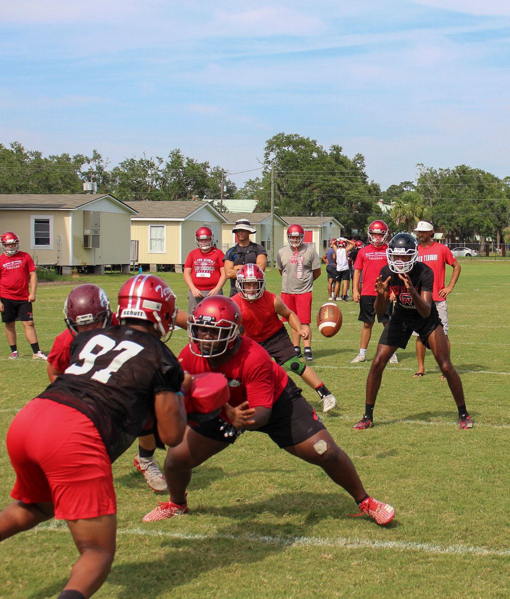 SportsGirlSL's tweet photo. Few photos from @RedTerrorFB football practice! #RedTerrorFB https://t.co/tUkhNwdsJo