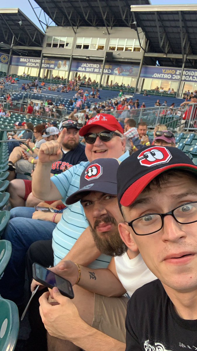 RefShinyShoes's tweet photo. What a crew #givethepoints #sciweekend #shinyshoes #youngdoug @Jaden4Real @MikeHales9 @BostonNooga @ChattLookouts @SCITournament @TWE_Chattanooga https://t.co/GDuRpdyXFn