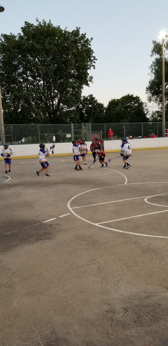 Mr_Heps's tweet photo. Ending off the regular season with an open air game at #KewBeach. The boys are looking solid in preparation for provincials this weekend. @ThunderMinorLAX #lacrosse https://t.co/W8KlRiSm5c