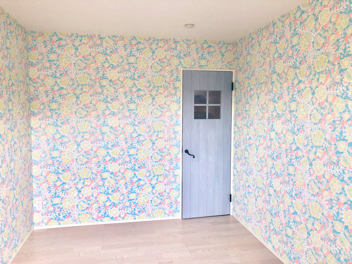 オカアヤン على تويتر チビの部屋 5歳児が自分で選んだ壁紙 何気にうちで一番かわいい部屋かも