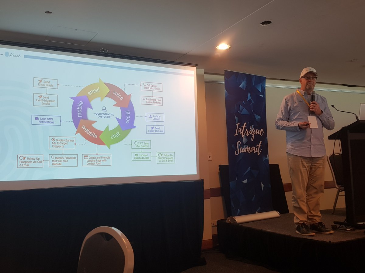 humanpixelau's tweet photo. Happening now here at Intrigue: Alex Kain talks about Human Scented Marketing #INTSYD https://t.co/dLPtjaQwEc