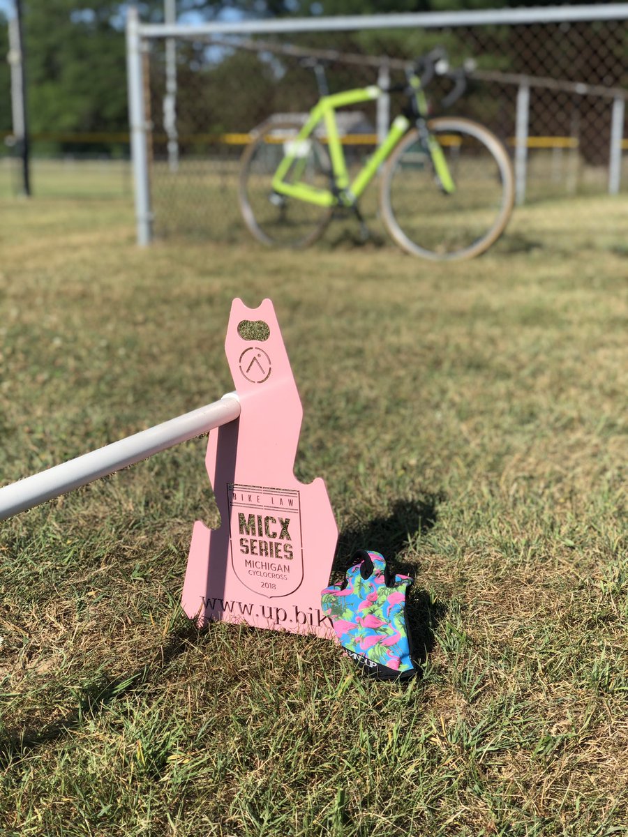 JduffCX's tweet photo. Wednesday night #flamingoprotip. When @TheAlmaGP says practice, you practice. π @updotbike @handupgloves #huphup #crossiscoming https://t.co/208JbJAYlo