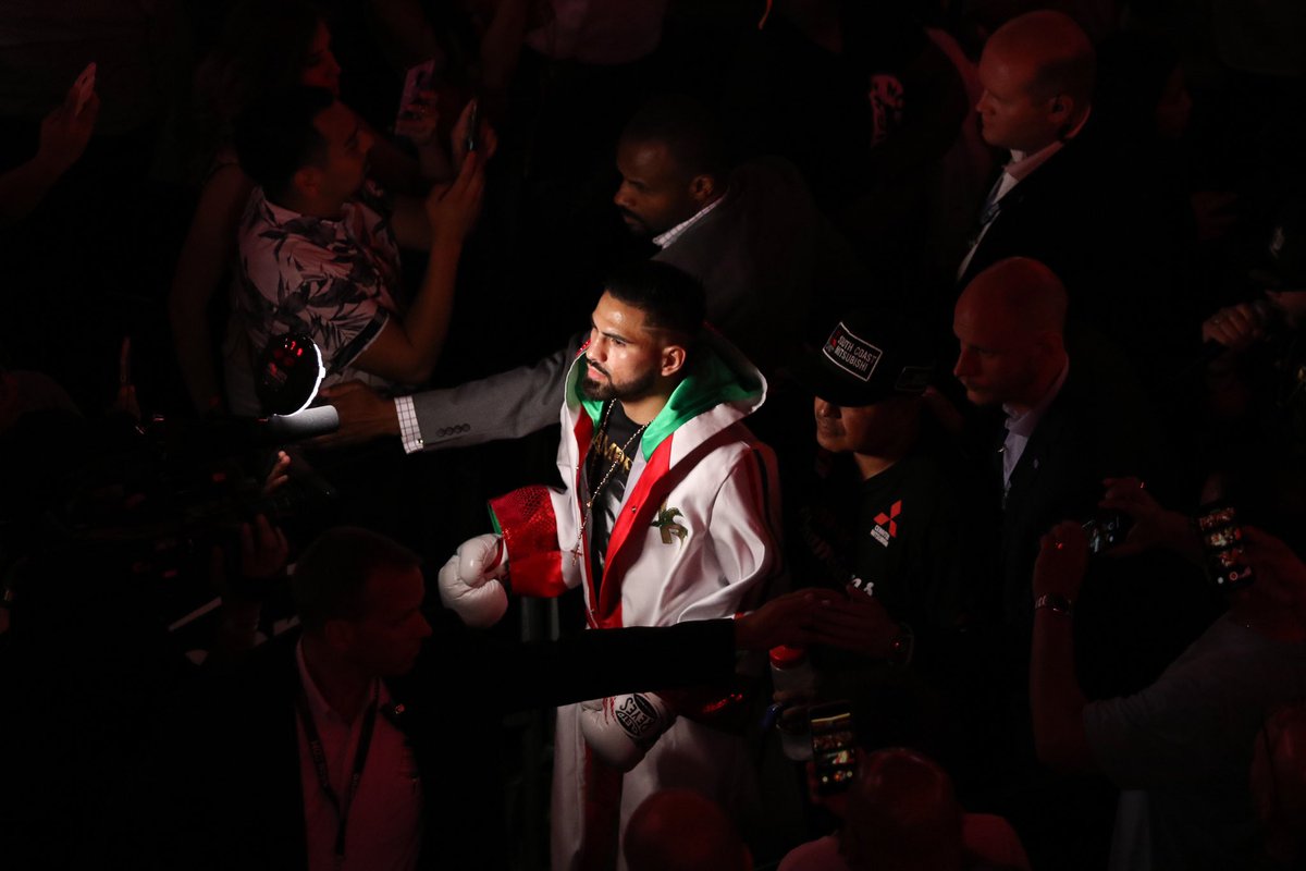 melina_pizano's tweet photo. WBO super lightweight Maurice Hooker vs WBC super lightweight Jose Ramirez. (📸: @melina_pizano for @matchroomboxing) #allornothing #boxing #HookerRamirez @RAMIREZBOXING @trboxing https://t.co/TykCFeUa4w