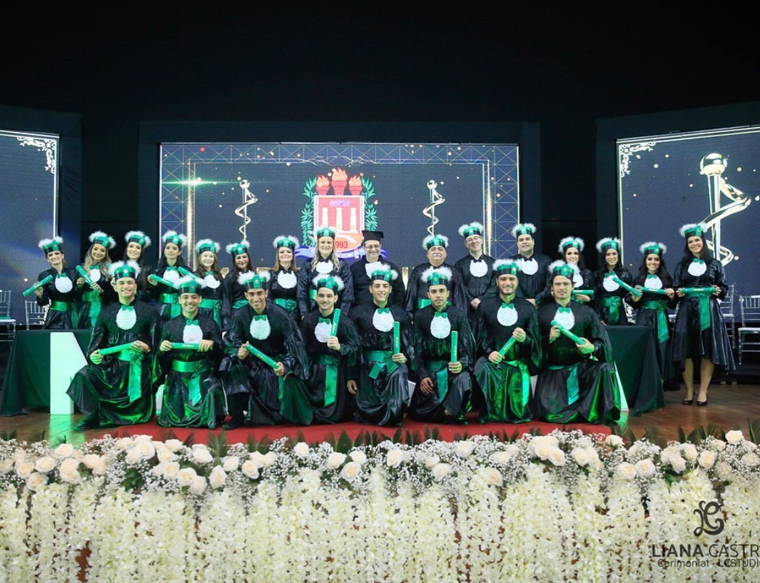 cammaboficial's tweet photo. NOSSA PRIMEIRA TURMA FORMOU!🎓✅ Este momento histórico chegou e o #CAMMAB se orgulha destes que participaram da fundação do nosso movimento estudantil local. Que possamos manter esse legado. Muito obrigado e sejam felizes na carreira de vocês! #Turma01 #Medicina #UEPA #Marabá https://t.co/Cw93WrPdut