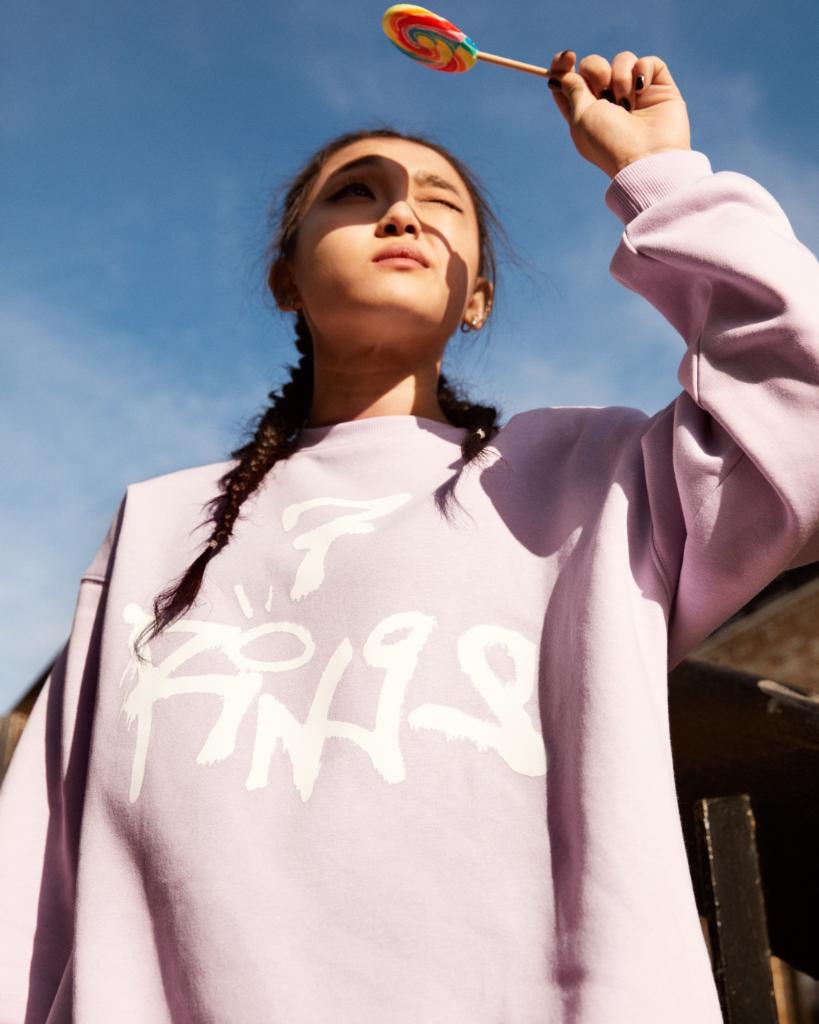 hmjapan's tweet photo. 【速報】
アリアナ・グランデのマーチ・コレクション「thank u, next」発売を記念して、豪華なプレゼントをご用意🖤Sweetenerワールドツアーへの旅や当コレクションが抽選で当たるチャンス！今すぐH&amp;Mメンバーに登録＆応募しよう🎼💜
詳細→https://t.co/sfYgD2ie8q
登録→https://t.co/noXcphboHT https://t.co/3oq2qoTugZ