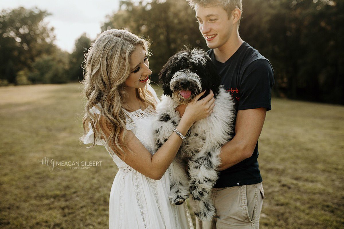 meagangilbert01's tweet photo. I met my husband when I was 12, so I never ever turn down a senior that asks for a few photos with her boyfriend during her session. “But it probably won’t work out” ...k but what if it does? https://t.co/558iCMS5Gs