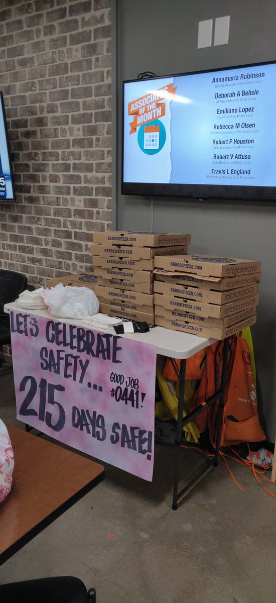 thd_steveb's tweet photo. Celebrating 215 days safe here at store 0441 !! Pizza party !! #infocus #441pride #whyiworksafe @rebekahbunn5 @RAttuso @THD_Stephanie @RandyBoston10 @DHRM_mjackson https://t.co/l6THk9D55o