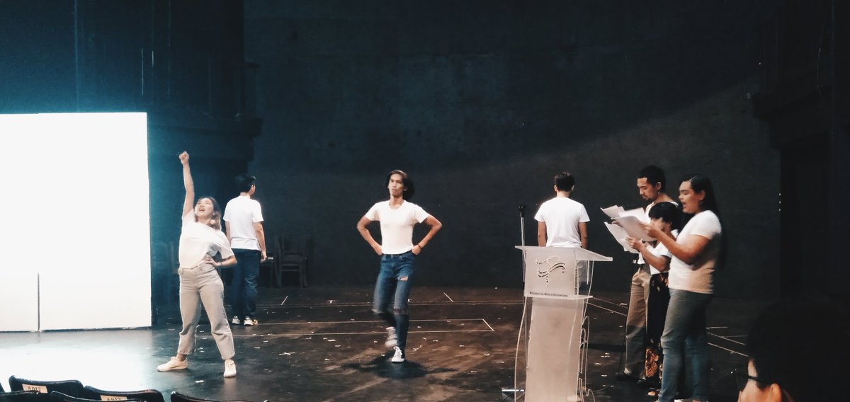 updkalasag's tweet photo. MGA LARAWAN: Nagtanghal ng isang tula-dula ang The UP Repertory Company sa CAL Welcoming Assembly na may temang kaugnay sa kasalukuyang kalagayan ng karamihan sa mga Iskolar ng Bayan.

#KALahi
#TanggolWikaAtBayan
#FreeEducNow
#CALNeedsSpace
#FreshieFight https://t.co/WTpnu4Q2zm