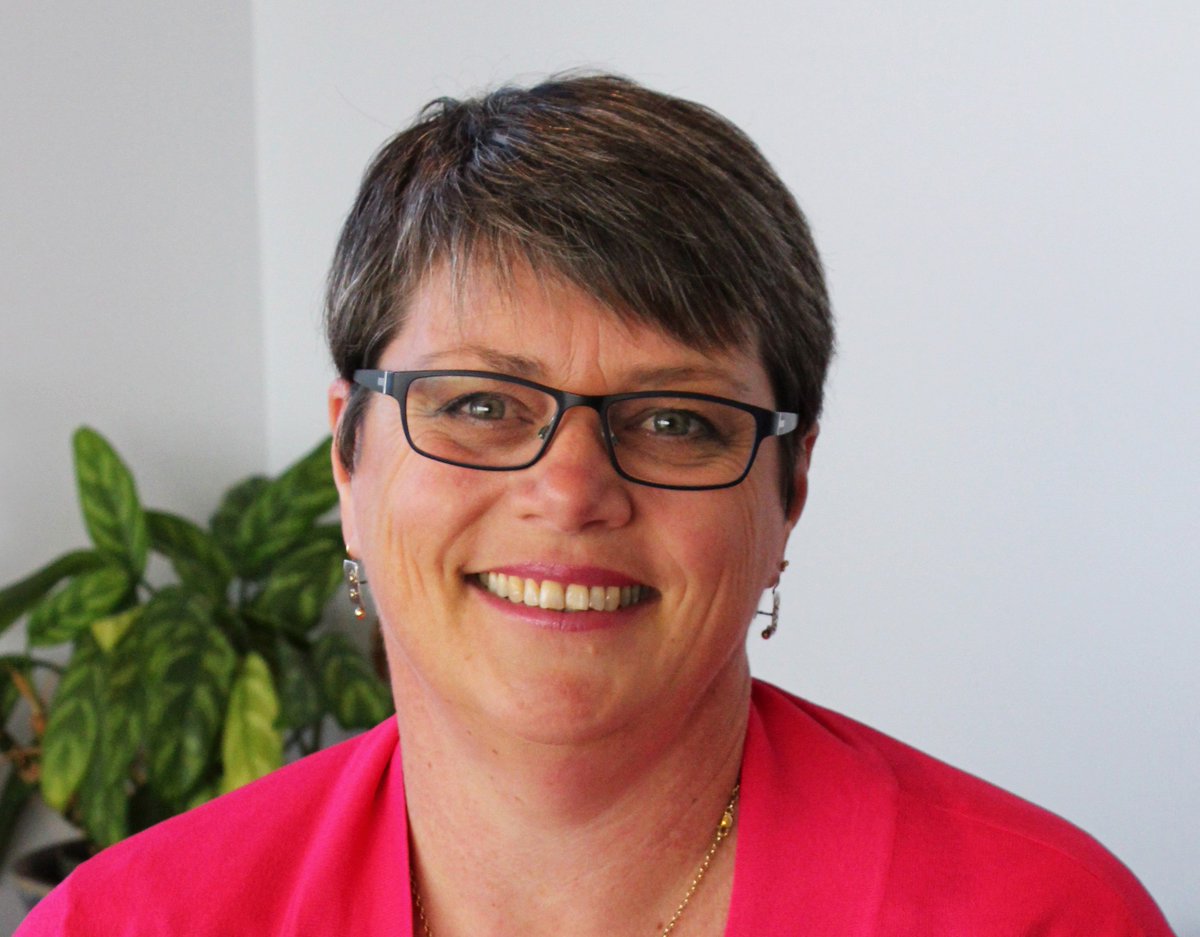 AWDTNZ's tweet image. "𝗘𝘀𝗰𝗮𝗹𝗮𝘁𝗼𝗿 𝗴𝗮𝘃𝗲 𝗺𝗲 𝘁𝗵𝗲 𝗰𝗼𝗻𝗳𝗶𝗱𝗲𝗻𝗰𝗲 𝘁𝗼 𝘁𝗵𝗶𝗻𝗸 '𝗪𝗵𝘆 𝗻𝗼𝘁 𝗺𝗲'?" - Kathryn de Bruin #EscalatorAlumni, elected to the board of @HortNZ this year. Are you ready to step up? Apply for #Escalator2020  awdt.org.nz/escalator/ #supportedgrowth