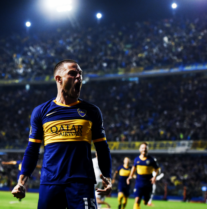 InvictosSomos's tweet image. Asistencia, ovación tras salir de cambio y lágrimas en el banquillo. Nahitán Nández en su última función como jugador de Boca Juniors antes de iniciar su aventura en Europa. LEÓN URUGUAYO.