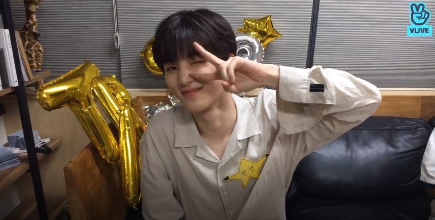 Vliveofficial's tweet photo. [V LIVE] 시작도 전에 와르르 터져버린 하트💕💝 이러다 내 광대까지 팡팡 터져버릴지 몰라🥰💗 울 함조리카 모구모구 그리고 패티까지🌱🐣💝 이 뽀쨔기들 귀여운거 모르는 사람 있나❓ 탕🔫 또 있나⁉️😂💦  

▶https://t.co/zdmXhs65mH

#스타쉽 #STARSHIP #구정모 #함원진 #문현빈 #VLIVE https://t.co/ikkrqjA2Pz