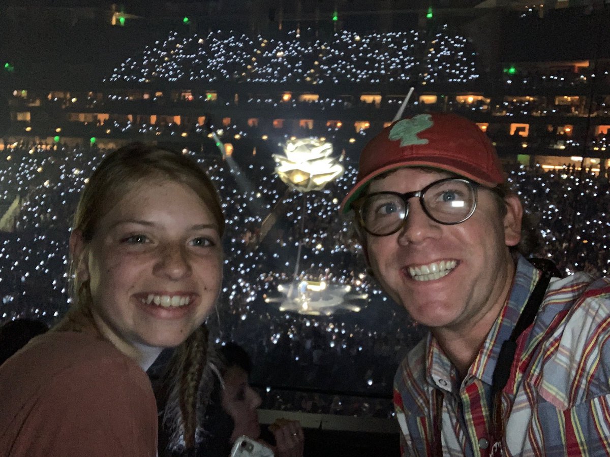 tabb2001's tweet photo. Fun night with my Magpie at the Shawn Mendez concert! https://t.co/u8yrDllUQS