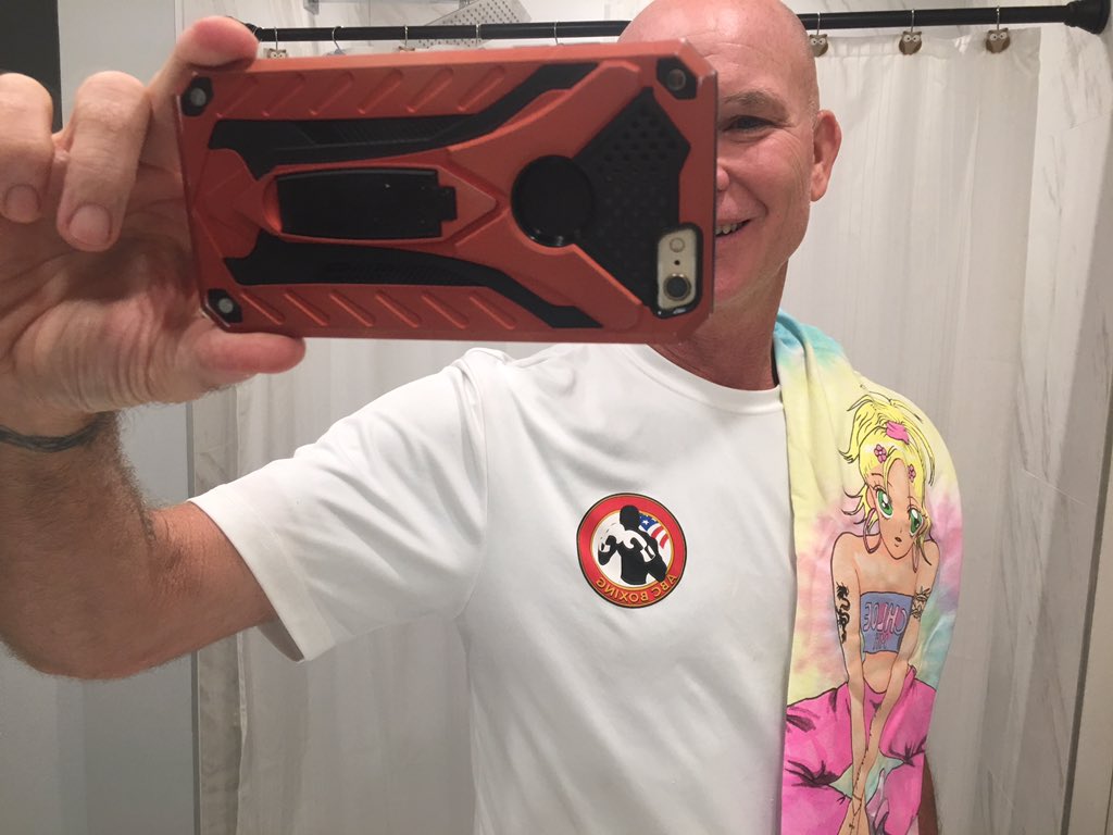 ABCBoxingLLC's tweet photo. @chloemk Look what I got😊😊😊💕💕💕 https://t.co/0RrHGF3B2H