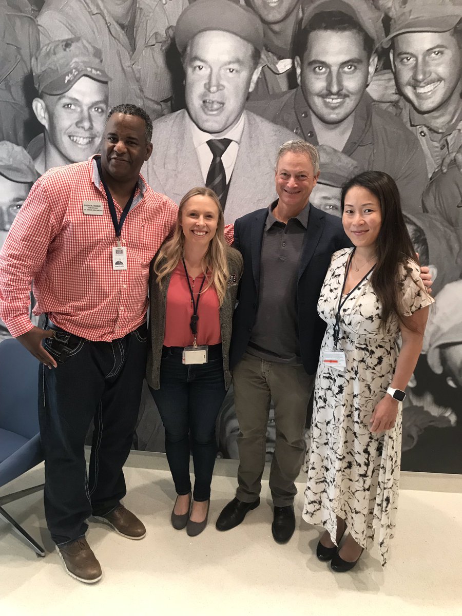 BobHopeUSO's tweet photo. Thank you @GarySinise for visiting the Bob Hope USO at LAX today! Your continued support of the USO makes what we do possible and we cannot thank you enough for your generosity in honor of our deserving service members and their families. #betheforce #flatbob @garysiniseofficial https://t.co/RsbVjPNHfM