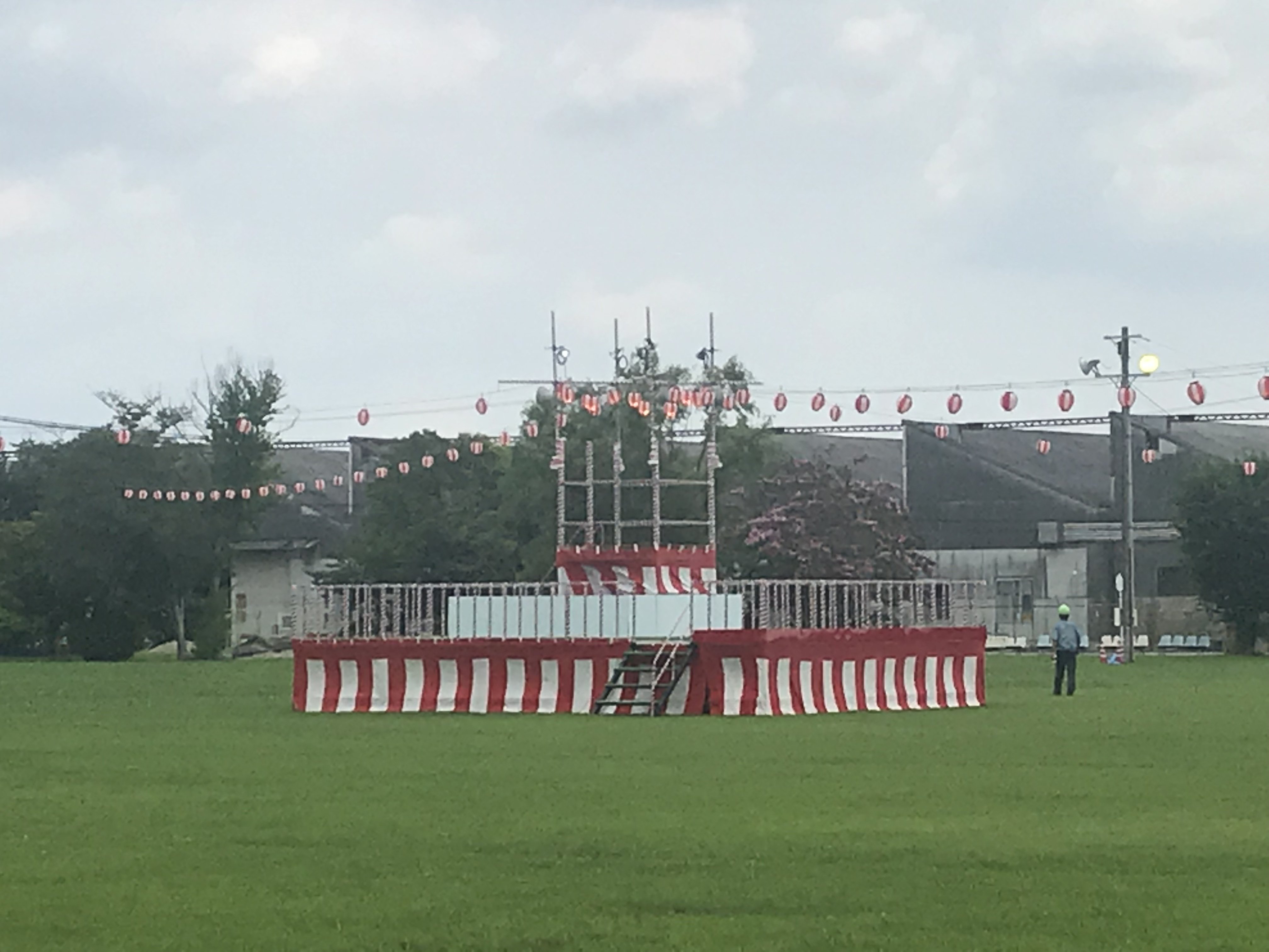 陸上自衛隊 桂駐屯地 イベント情報 桂駐屯地納涼夏祭り は櫓の準備等を含めて おもてなし準備万全です あとは８月２日 金 に多くの方々に来場して頂くだけです 是非お越しください 写真の 手作り桂駐屯地スタンプ は 京都地方協力本部の