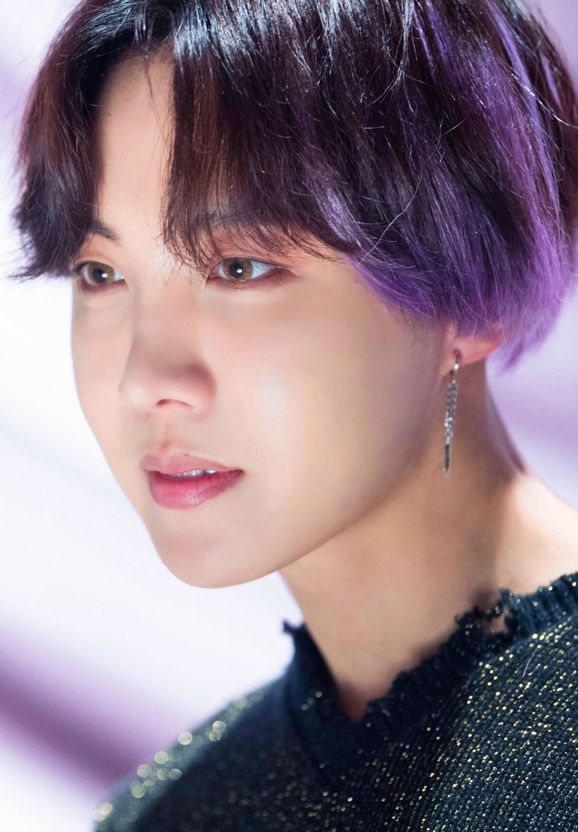 Devil’s Trumpet *･ﾟ✧ this flower though beautiful is extremely poisonous  In the past, Devil’s Trumpet was used by witches and shamans for hex breaking, divination, and ~spirit flight~