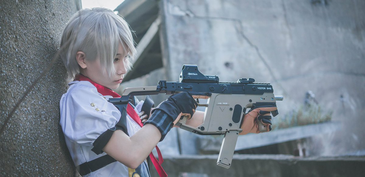 Floty00's tweet photo. #コスプレ
#少女前线 #少女前線 
#소녀전선 #GirlsFrontline #ドルフロ
NO.020    Vector
『出身も、原型（げんけい）もどうでもいいこと…どうせあたしはただの商品だから。』 https://t.co/bP1St2qlA2