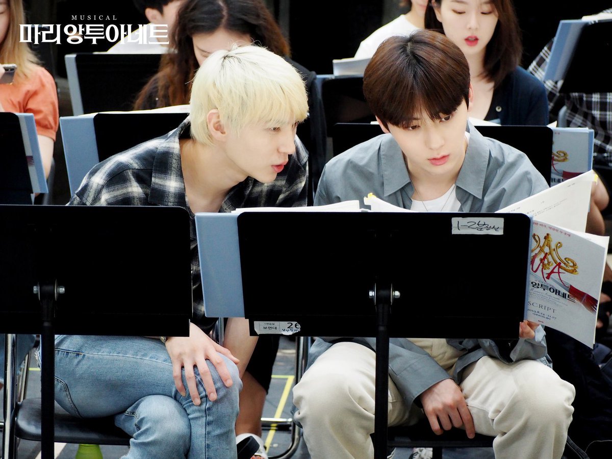 _at_daybreak__'s tweet photo. 마리앙 연습스케치

https://t.co/Q0DEvPpTcN
#황민현 https://t.co/mBLcddnmEw