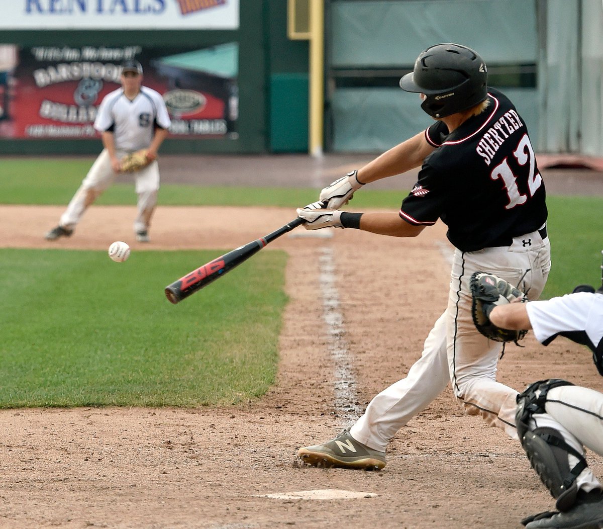 phojoknight's tweet photo. Lititz Oddfellows wins a wild one in the 8th on a controversial call 7-6 over Solanco in an @LNPTournament Midget quarterfinal game @LancasterSports @LancasterOnline @dbyrneman @TimGrossLNP @LititzODF #LNPtournament #Solanco #BaseBall https://t.co/WOQEVgFcH2