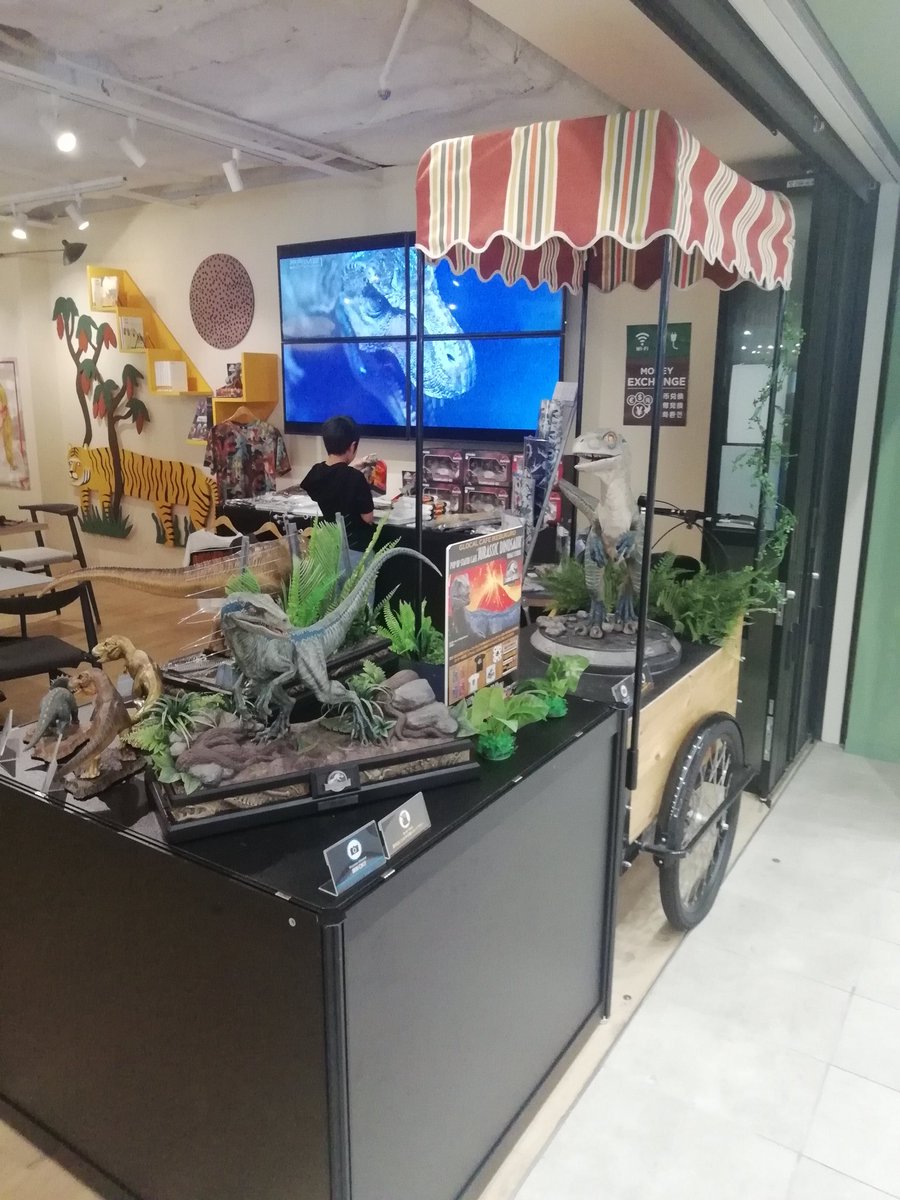 Prime 1 Studio プライム１スタジオ En Twitter 夏は恐竜 プライム1スタジオのジュラシックなスポット第2弾 池袋サンシャインビル１ｆ グローカルカフェにジュラシックワールドコーナーが展開開始 かわいいベビーブルーを見ながらカフェタイム お買い物も出来ます