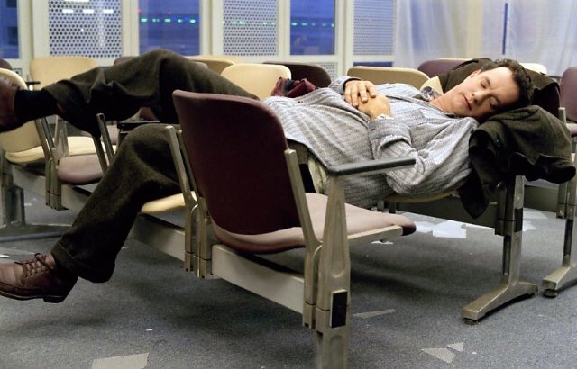 16년간 공항에서 살았다고?! 실화를모티브로 #스티븐스필버그 가 다시 재창조한 미국의 초상 #톰행크스 #캐서린제타존스 #ebs영화 < #터미널 > 8/4(일)...