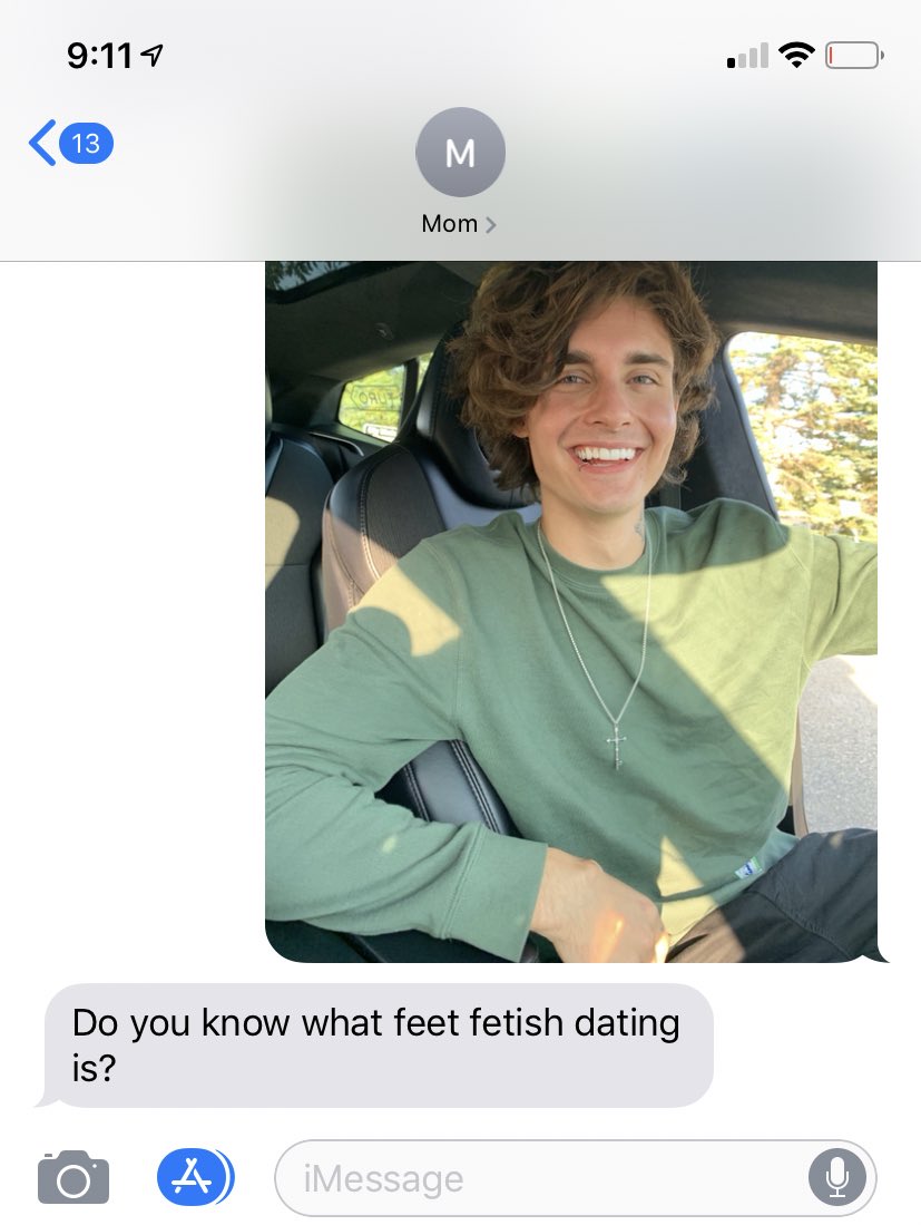 WeeklyChris's tweet photo. Not the text I expected from mom 😂 https://t.co/YZURODUEuK