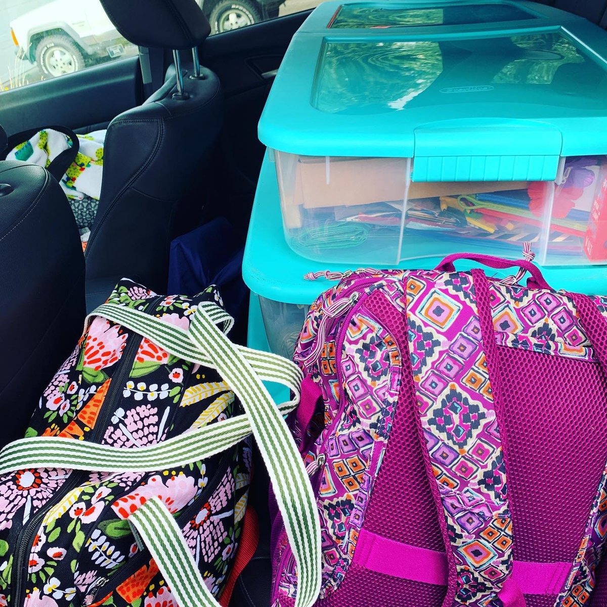 MsWTeaches2nd's tweet photo. All of the teaching stuff I have is in that top container. If it didn't fit, it didn't come. Please help me get supplies for my new group of kiddos. #clearthelist #supportateacher #support_a_teacher 
https://t.co/oHfxrTuWAR https://t.co/Ck5W2Ee72p