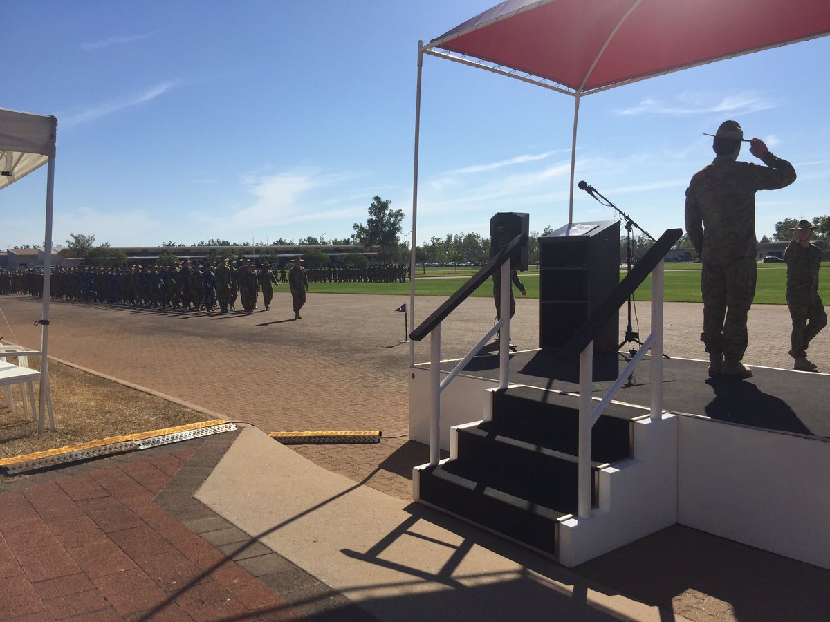 RSM1DIV_DJFHQ's tweet image. COMD #1Div reviewed the farewell parade for FPE-12 and TCG-9 at Robertson Barracks in Darwin today. Great to see the families farewell the troops, airmen and women. Good luck and a safe deployment to both force elements. #1Bde #forcomd #GoodSoldering #yourADF