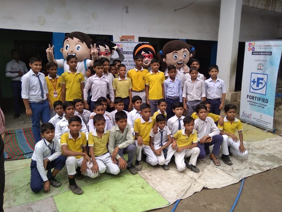 DaburIndia's tweet photo. #FSSAI #Mascots #MasterSehat and #MissSehat at SSN Public High School, Kakrana, held an awareness programme along with #Dabur to spread awareness on safe and nutritious food 
#SNF #CSR #Awareness #Superheroes #Nutritious #food https://t.co/xJviJwZtIe