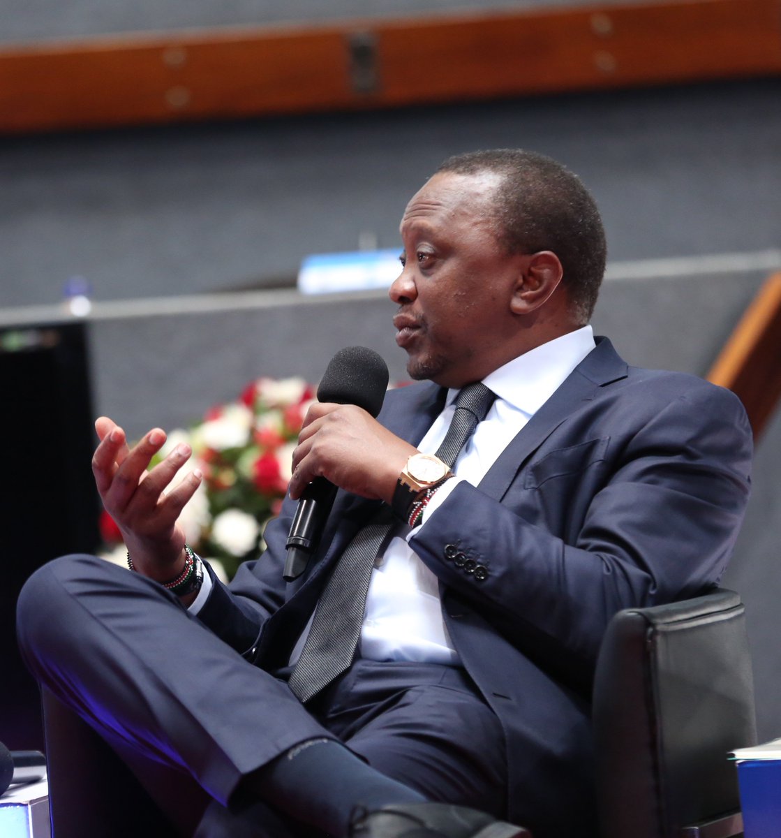 COMESABusiness's tweet photo. H.E. Uhuru Kenyatta, H.E. Edgar Lungu, H.E. Yoweri Museveni and H.E. Paramasivum Pillay Vyapoory during the Presidential Public-Private Roundtable at our recent COMESA International Trade Fair & High Level Business Summit.
#COMESASource21 https://t.co/Igv4WdnnMe