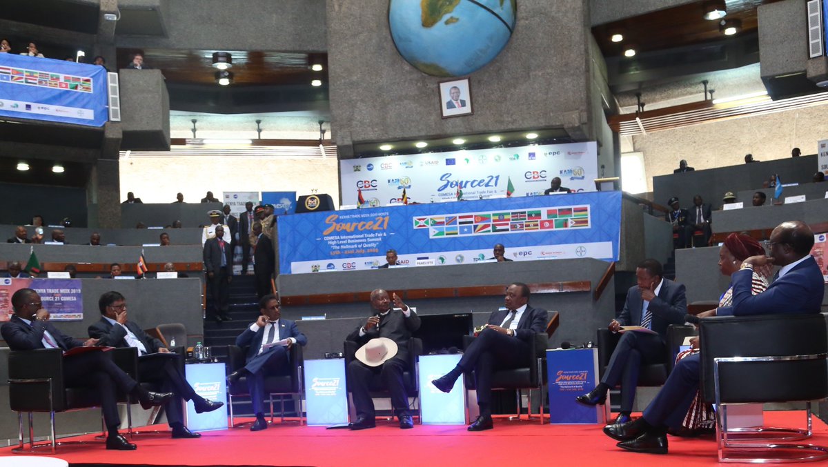 COMESABusiness's tweet photo. H.E. Uhuru Kenyatta, H.E. Edgar Lungu, H.E. Yoweri Museveni and H.E. Paramasivum Pillay Vyapoory during the Presidential Public-Private Roundtable at our recent COMESA International Trade Fair & High Level Business Summit.
#COMESASource21 https://t.co/Igv4WdnnMe