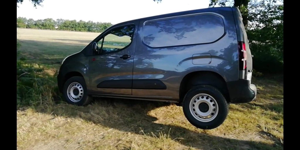 Auto JC 85 - Aizenay tweet media