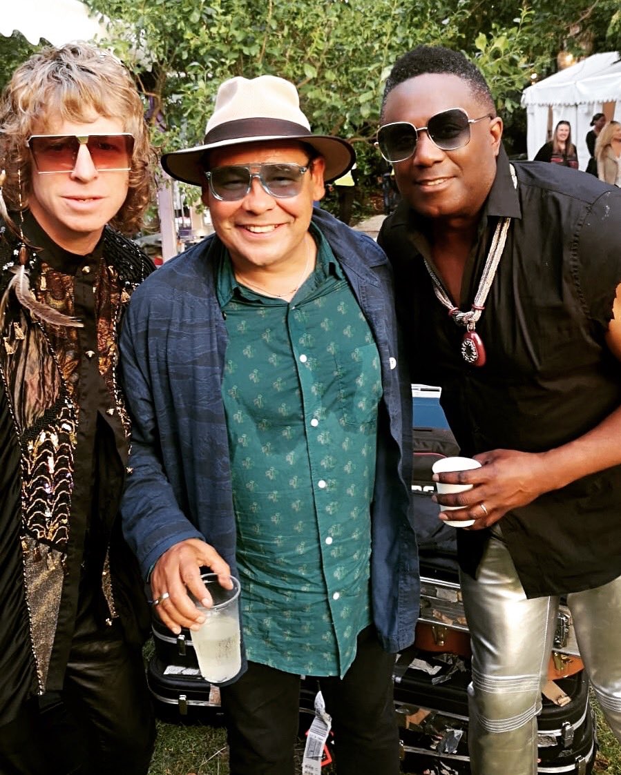 BrandNewHeavies's tweet photo. #throwbackthursday hanging out with @CCfunkandsoul at @mostly_jazz. You can catch us on his @BBC6Music this Saturday as part of the @ACIDJAZZRECS takeover special. Tune in from 6pm 
#tbnh #TheFunkIsBack https://t.co/aqxBYukAPW