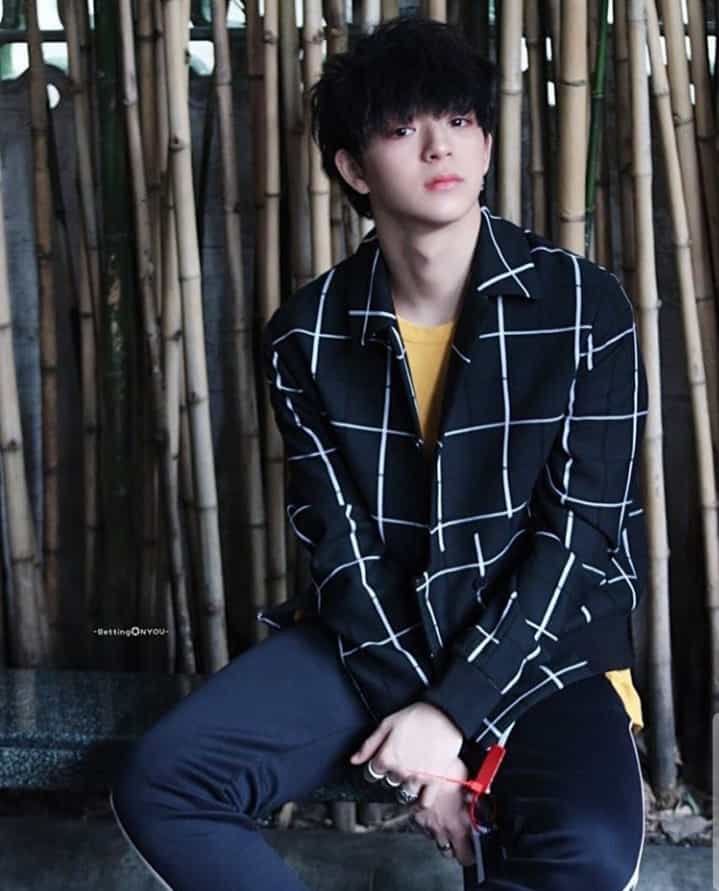 •Bas Suradet PinniratNationality: ThaiBirthday: March 5 1999Age: 20IG: bbasjtrNotable Works: 2 Moons: The Series | Way Back Home | 2 Brothers | U-Prince The Series: The Extroverted Humanist | Cinderella Chef #บาสมีคนเดียว  @basjtr