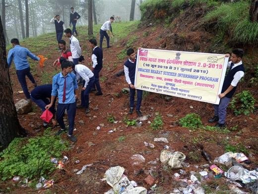 MYBharatHQ's tweet photo. Cleaning of streets and public places was organised by Youth Volunteers of Nehru Yuva Kendra #NYKS Tehri Garhwal, Uttarakhand and children as part of Swachh Bharat Summer Internship (#SBSI2019).
#swachhsummer #SwachhBharat #Youth #YuvaBharat #MoYAS https://t.co/QsapjfUbdn