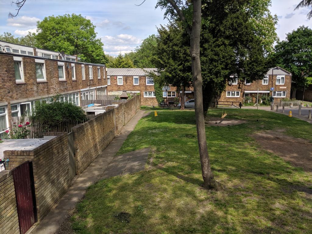 Cressingham Gardens in South London is an amazing example of council housing designed by socialist architect Ted Holamby @MrGeorgeClarke. The ongoing @SaveCressingham campaign is an inspiration... #100yearsofcouncilhousing