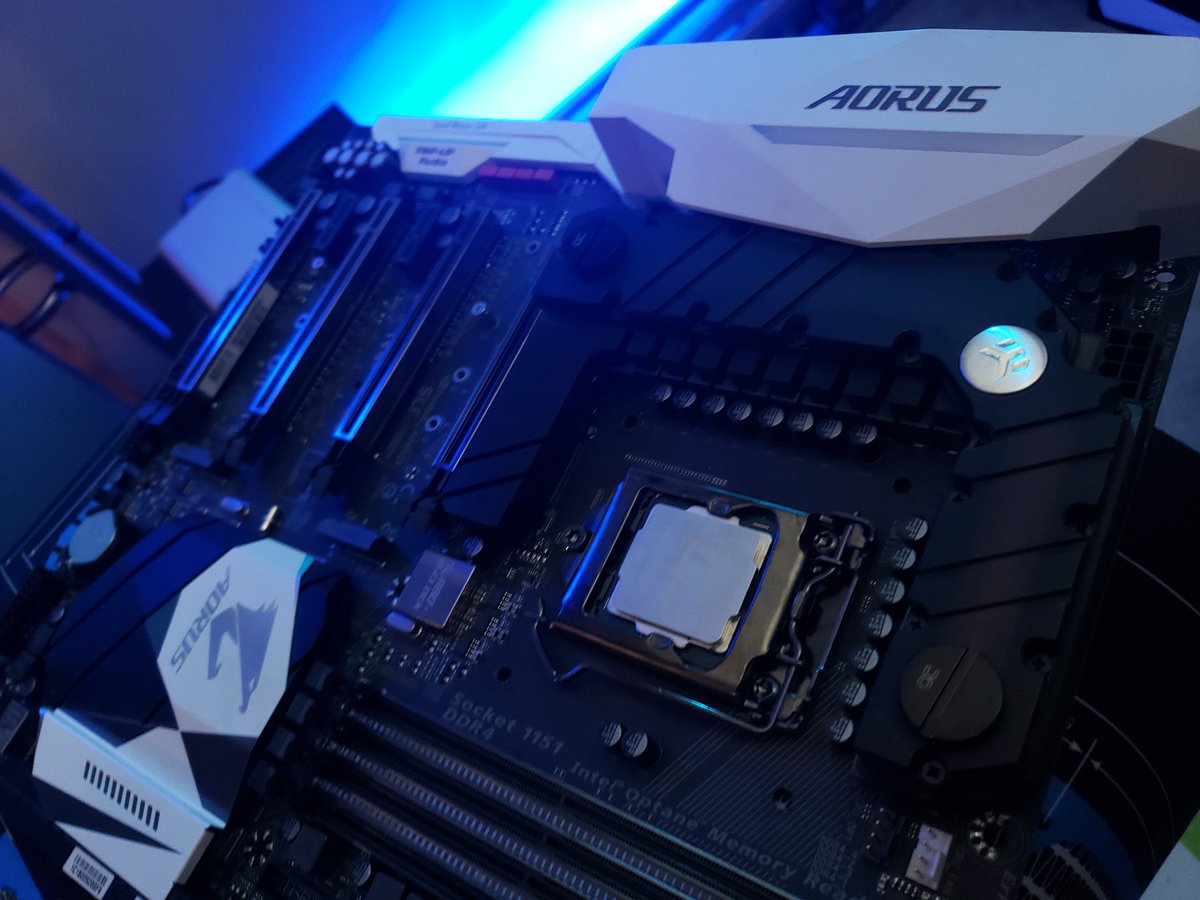 EnviousMods's tweet photo. Prepping for the review of the @EKWaterBlocks Classic RGB S360mm kit in a limited edition @bequietofficial Dark Base 700!
#Review #ekwb #bequiet #watercooling #enthousiast #watercooled #enviousmods #ekwaterblocks #darkbase https://t.co/jAhpsIe6ah