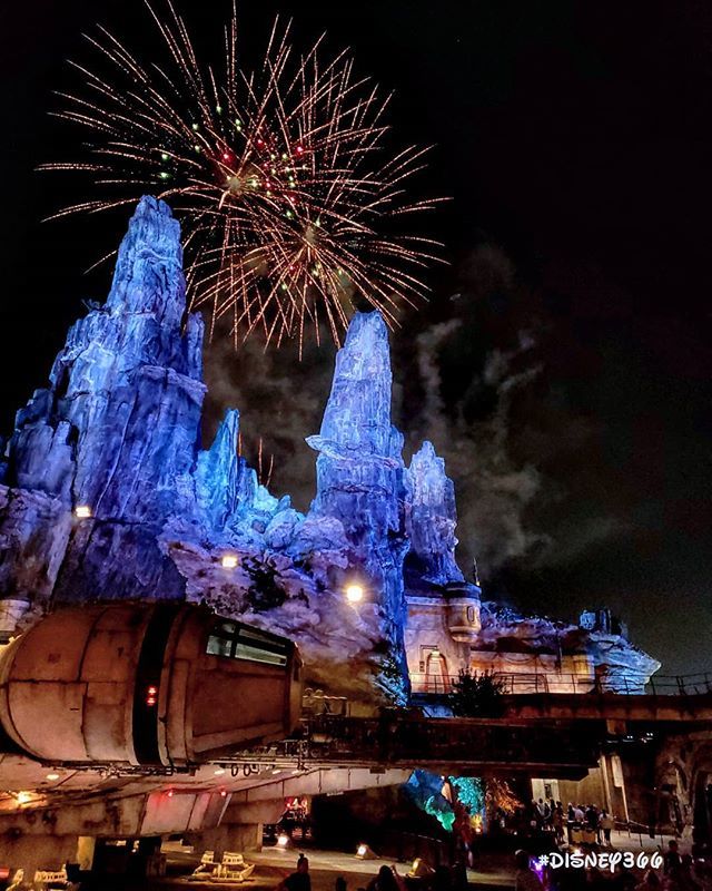 Disney366's tweet photo. Day 2769: #OgasCelebration #InTheSky was a #GreatShow #Tonight.
#Disney366 @@Disneyland @@DisneylandToday ■ *

LOCATION:
#MilleniumFalcon #DockingBay5 #BlackSpireOutpost #Batuu #StarWarsGalaxysEdge #Disneyland ■ *

DISNEY:
#Disneyland366 #Disneyland2… https://t.co/cjdoZJU2Fd https://t.co/8zCEpsElZe