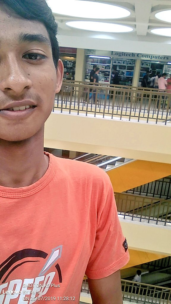 Nazmulrafu's tweet photo. Laptop Shopping time 🎭💻
#RaFu
#Feni
#BCScomputercity https://t.co/fCMOPHCeHu