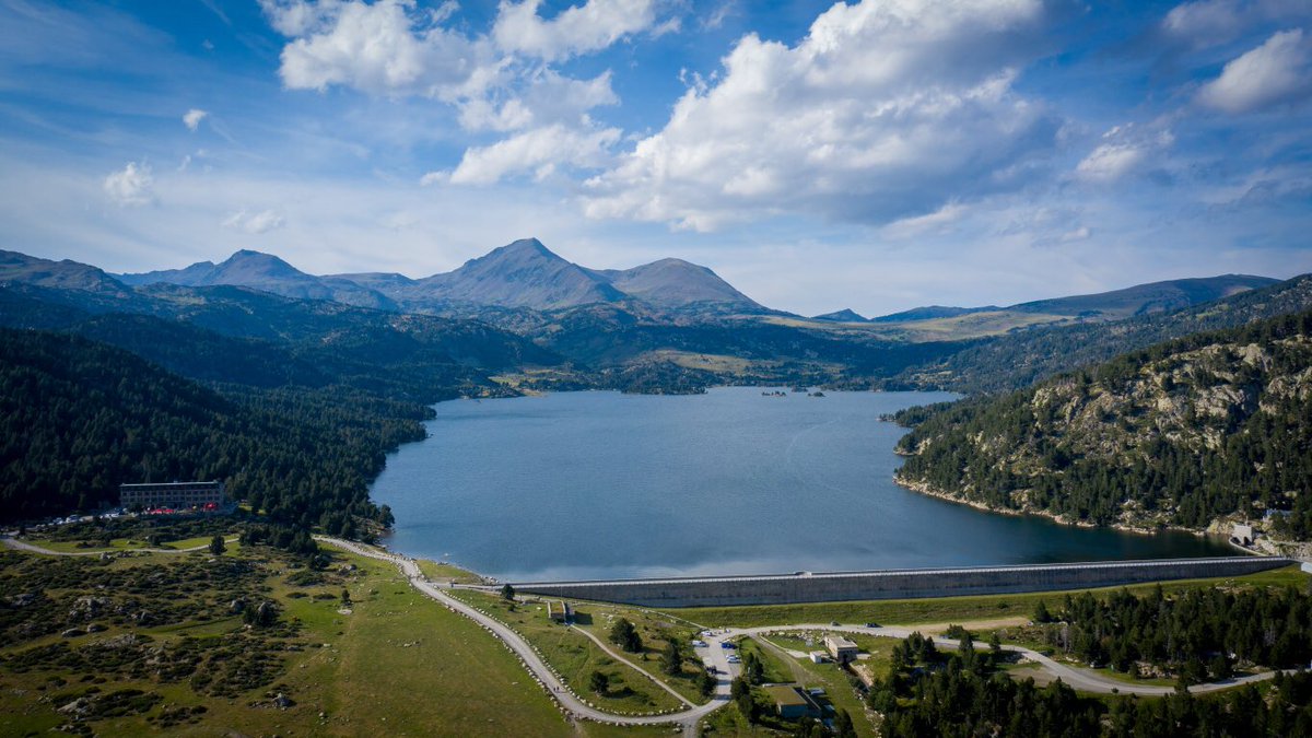 FontRomeuP2000's tweet photo. La #magie des #Bouillouses opère toujours autant 😍
Pour en profiter???🤔
👉 nos #télésièges de la Calme 😉👌
#fontromeu #pyrenees2000 #ACouperLeSouffle 
@Altiservice https://t.co/dXacZMdzlB
