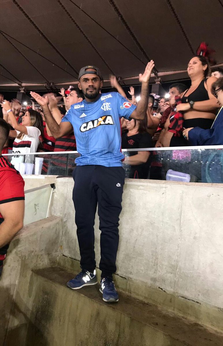 ReneFla90's tweet image. NÃO CONTE HISTÓRIAS , FAÇA PARTE DELA 🔴⚫😉.
MENGO É PAIXÃO RELIGIÃO 🎶🎵
#ConteComigoMengão
#FLAxEME #JogamosJuntos 
#Libertadores