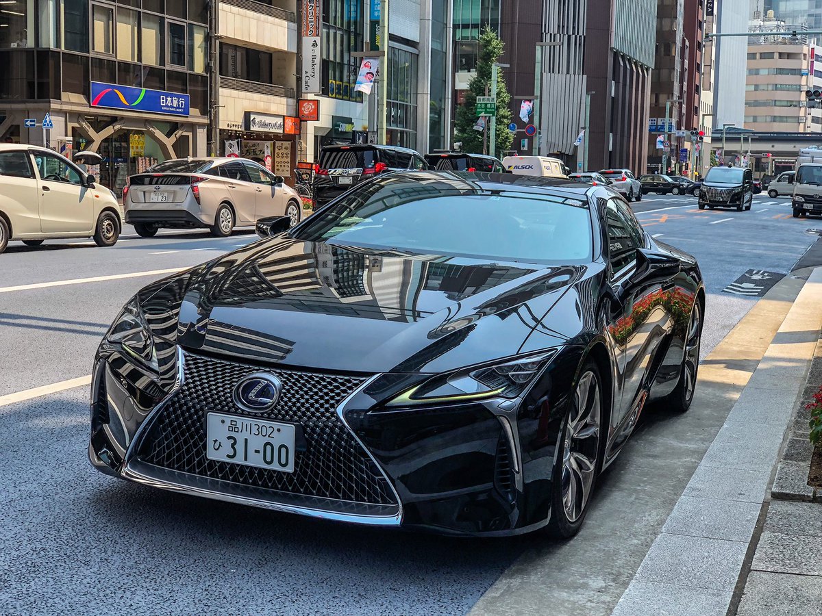 ぷき Lc500hで辰巳までドライブ 日本車のクーペとしてこのデザインは素晴らしいですよね 内装の質感もさすがレクサスで 手が触れるところにはプラスチックが一切使われてないそうで