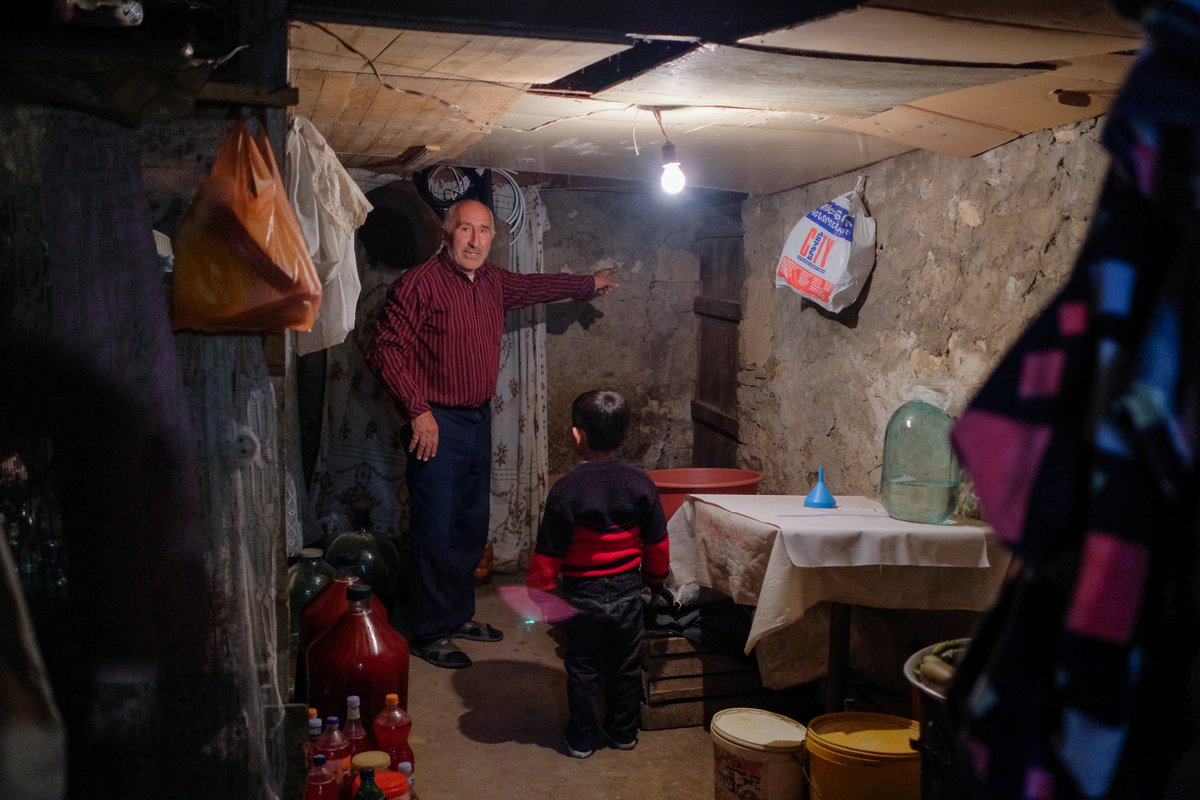 ереван люди. армения туры 2022. комната армян. протесты в армении 2021. ереван приток россиян.