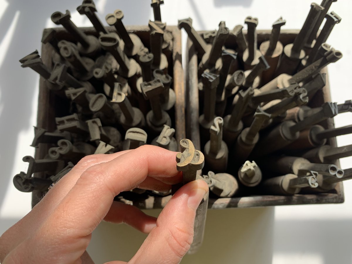 wbookbinding's tweet image. Loads of beautiful old bookbinding hand tools on eBay right now! Search for the product titles 🔨✨ #bookbinding #bookbindingtools #goldtooling #type #brasstype #typeface #antiquetype #vintagetype #leatherworking #leatherwork #leathercraft #bookbinder #leatherworker #seriftype