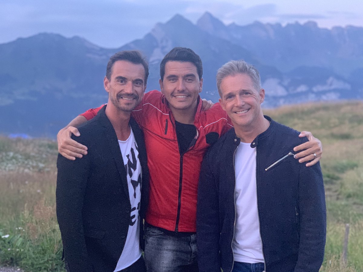 Gestern Abend sind wir in der Schweiz auf 1400 Metern aufgetreten! Auf dem Flumserberg feierten wir wieder eine große Party!  🇨🇭#WirWerdenImmerMehr