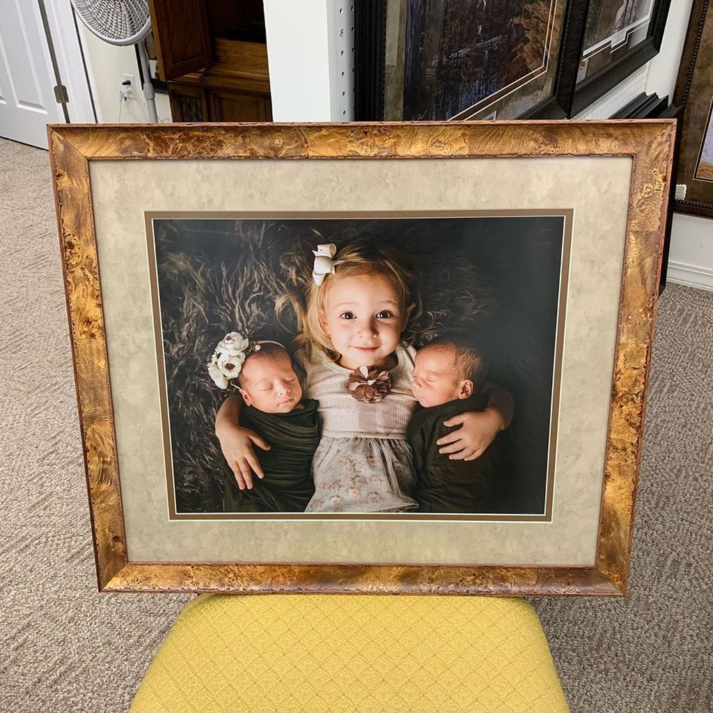 Tickled with the way this burl frame job came out.

.

.

.

.

#burl #natural #wood #frames #customframing #frameshop #searcy #arkansas #babyphotography #kidsphotography #pollardstudio #cantgetthisatwalmart #custom

ift.tt/2OyDwsB