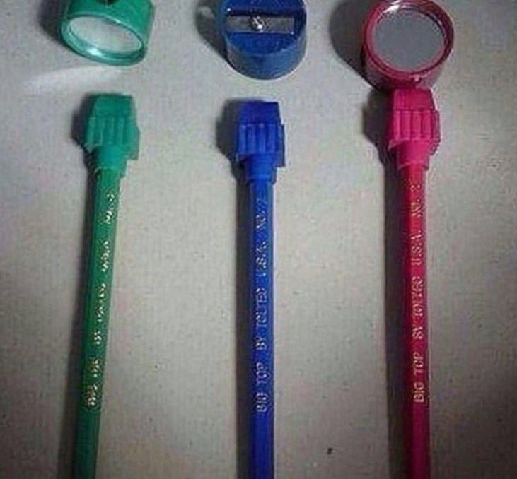 #ذكريات_أولى_ابتدائي
كنا نطقم لون قلم الرصاص مع لون البراية - يا زين زمان أول 😍