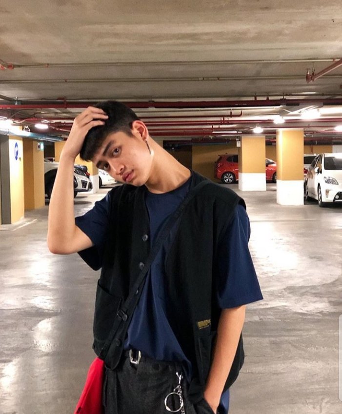 •Nice Vichapol SomkidNationality: ThaiBirthday: September 2 2000Age: 18IG: nice_somkidNotable Works: Make it Right: The Series | Make it Right S2 | Haunted: The Series | Please...Seiyng Reiyk Wiyyan #NiceVichapol  @SMAKIDZ_